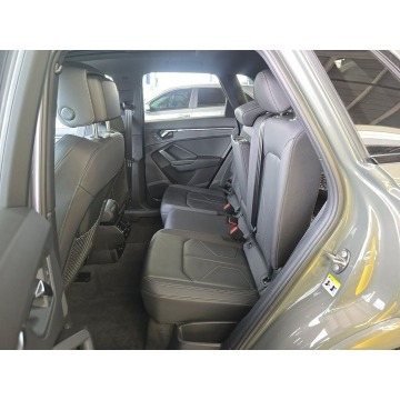 Audi Q3  SUV 2022,  2.0 benzyna, automat - Na sprzedaż za 43 000 zł - Wrocław - zdjęcie 12