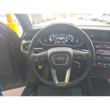 Audi Q3  SUV 2022,  2.0 benzyna, automat - Na sprzedaż za 43 000 zł - Wrocław - zdjęcie 9