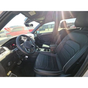 Volkswagen Tiguan  SUV 2022,  2.0 benzyna, automat - Na sprzedaż za 38 000 zł - Tarnów - zdjęcie 9