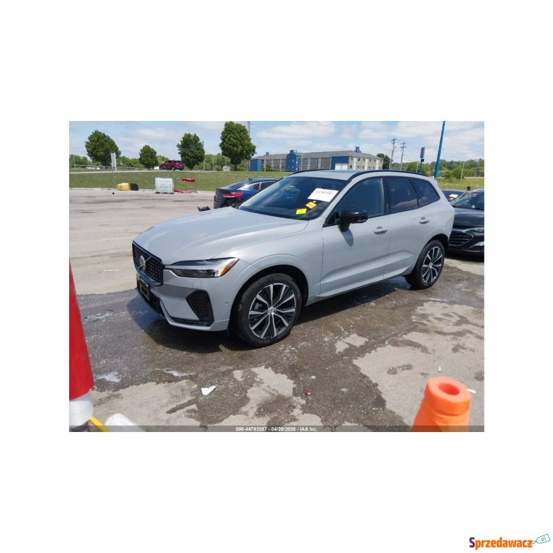 Volvo   SUV 2025,  2.0 benzyna, automat - Na sprzedaż za 99 000 zł - Tarnów