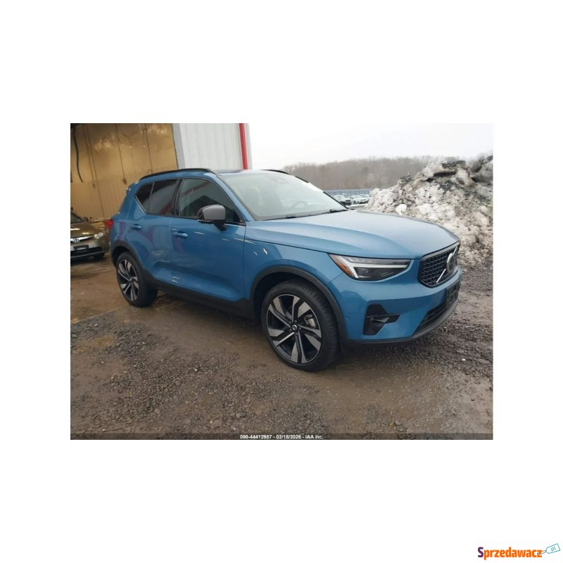 Volvo   SUV 2024,  2.0 benzyna, automat - Na sprzedaż za 65 000 zł - Tarnów