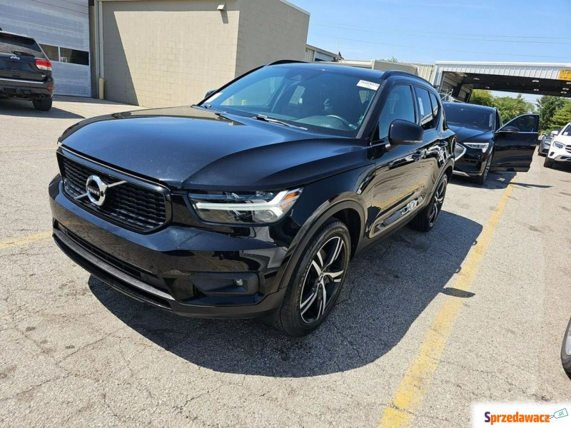 Volvo   SUV 2020,  2.0 benzyna, automat - Na sprzedaż za 39 000 zł - Tarnów