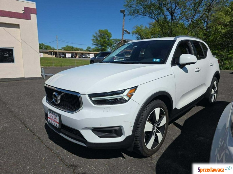 Volvo   SUV 2019,  2.0 benzyna, automat - Na sprzedaż za 39 000 zł - Tarnów