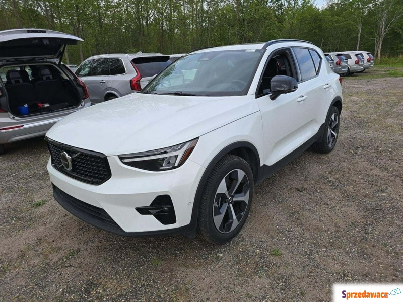 Volvo   SUV 2025,  2.0 benzyna, automat - Na sprzedaż za 75 000 zł - Tarnów