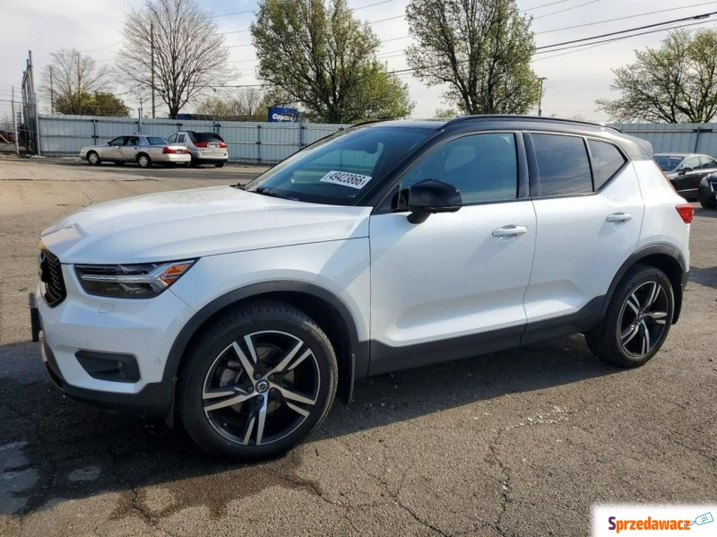 Volvo   SUV 2019,  2.0 benzyna, automat - Na sprzedaż za 35 000 zł - Warszawa