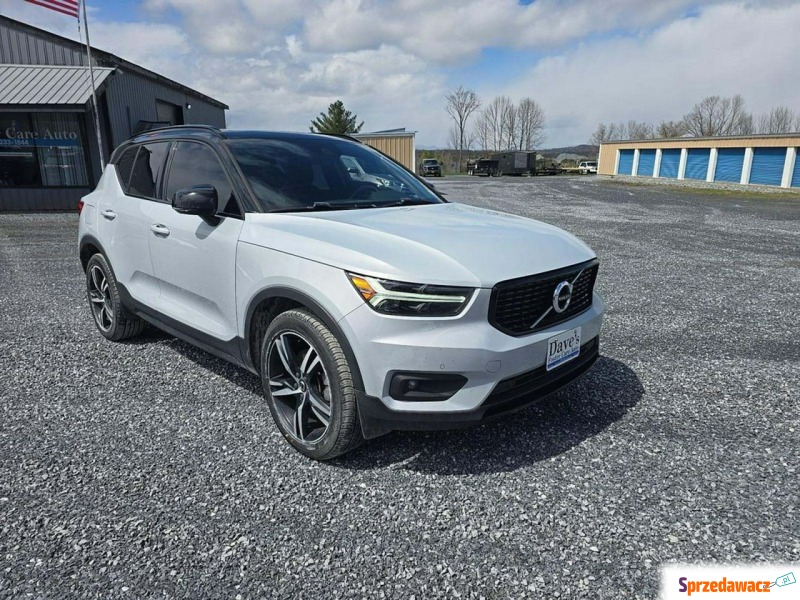 Volvo   SUV 2020,  2.0 benzyna, automat - Na sprzedaż za 42 000 zł - Wrocław