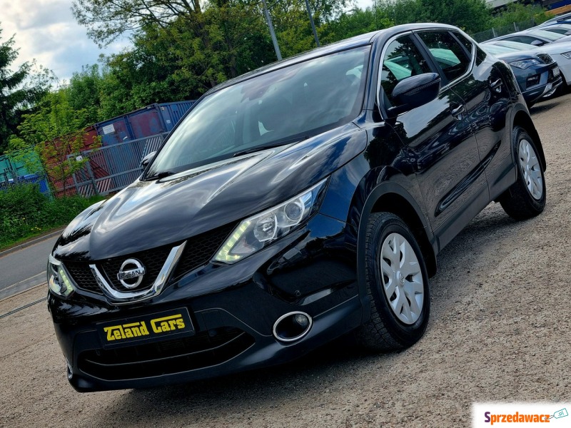 Nissan Qashqai  SUV 2017,  1.2 benzyna - Na sprzedaż za 37 900 zł - Szczecin