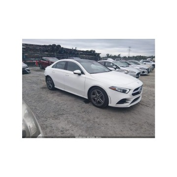 Mercedes - Benz A-klasa  Sedan/Limuzyna 2019,  2.0 benzyna, automat - Na sprzedaż za 35 000 zł - Wrocław - zdjęcie 2