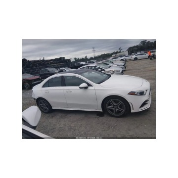 Mercedes - Benz A-klasa  Sedan/Limuzyna 2019,  2.0 benzyna, automat - Na sprzedaż za 35 000 zł - Wrocław - zdjęcie 4