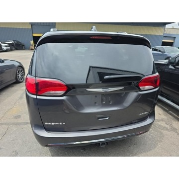 Chrysler Pacifica  Minivan/Van 2019,  3.6 benzyna, automat - Na sprzedaż za 33 000 zł - Tarnów - zdjęcie 4