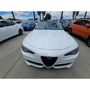 Alfa Romeo Giulia  Sedan/Limuzyna 2019,  2.0 benzyna, automat - Na sprzedaż za 30 000 zł - Tarnów - zdjęcie 2