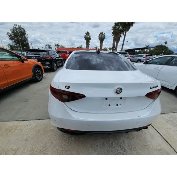 Alfa Romeo Giulia  Sedan/Limuzyna 2019,  2.0 benzyna, automat - Na sprzedaż za 30 000 zł - Tarnów - zdjęcie 6