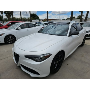 Alfa Romeo Giulia  Sedan/Limuzyna 2019,  2.0 benzyna, automat - Na sprzedaż za 30 000 zł - Tarnów - zdjęcie 3