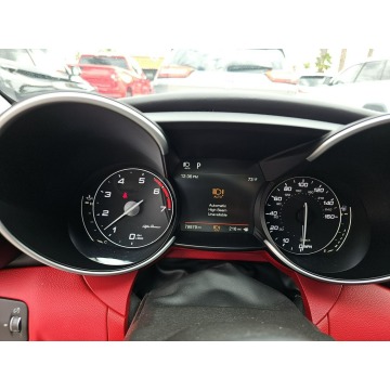 Alfa Romeo Giulia  Sedan/Limuzyna 2019,  2.0 benzyna, automat - Na sprzedaż za 30 000 zł - Tarnów - zdjęcie 9