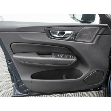 Volvo   SUV 2022,  2.0 diesel, automat - Na sprzedaż za 135 840 zł - Gdynia - zdjęcie 9
