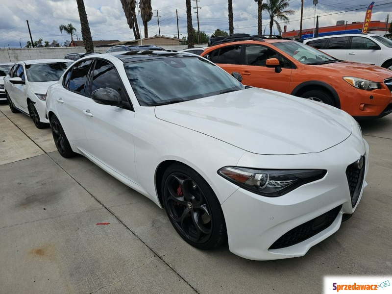 Alfa Romeo Giulia  Sedan/Limuzyna 2019,  2.0 benzyna, automat - Na sprzedaż za 30 000 zł - Tarnów