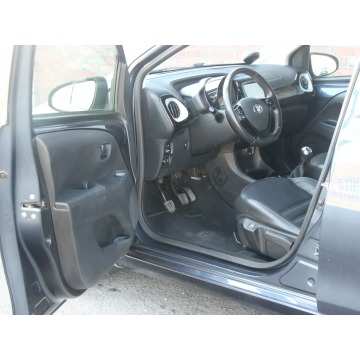 Toyota Aygo  Hatchback 2018,  1.0 benzyna - Na sprzedaż za 28 990 zł - Mysłowice - zdjęcie 12