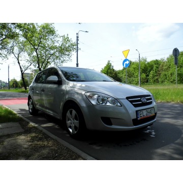 Kia Ceed  Hatchback 2009,  1.4 benzyna - Na sprzedaż za 12 900 zł - Łódź - zdjęcie 2