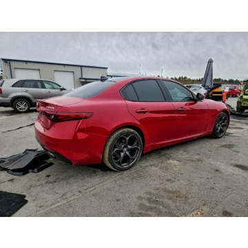 Alfa Romeo Giulia  Sedan/Limuzyna 2018,  2.0 benzyna, automat - Na sprzedaż za 29 000 zł - Tarnów - zdjęcie 4