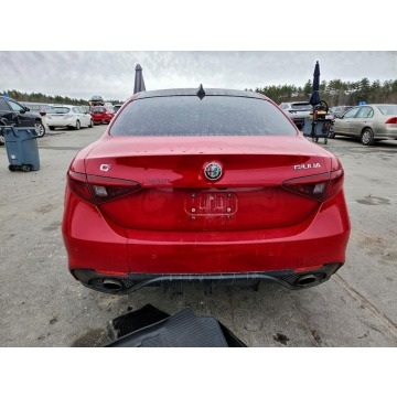 Alfa Romeo Giulia  Sedan/Limuzyna 2018,  2.0 benzyna, automat - Na sprzedaż za 29 000 zł - Tarnów - zdjęcie 6