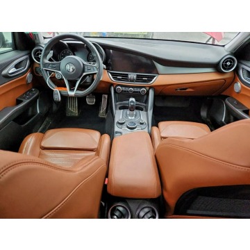 Alfa Romeo Giulia  Sedan/Limuzyna 2018,  2.0 benzyna, automat - Na sprzedaż za 29 000 zł - Tarnów - zdjęcie 8