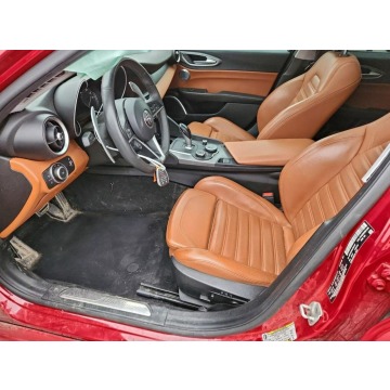Alfa Romeo Giulia  Sedan/Limuzyna 2018,  2.0 benzyna, automat - Na sprzedaż za 29 000 zł - Tarnów - zdjęcie 7