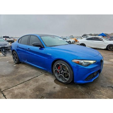 Alfa Romeo Giulia - / 2.0 280KM / Bogate wyposażenie / niski przebieg /