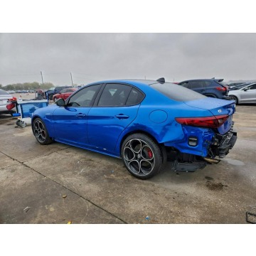 Alfa Romeo Giulia  Sedan/Limuzyna 2023,  2.0 benzyna, automat - Na sprzedaż za 65 000 zł - Tarnów - zdjęcie 5