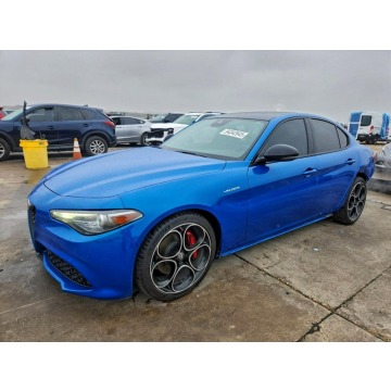 Alfa Romeo Giulia  Sedan/Limuzyna 2023,  2.0 benzyna, automat - Na sprzedaż za 65 000 zł - Tarnów - zdjęcie 2