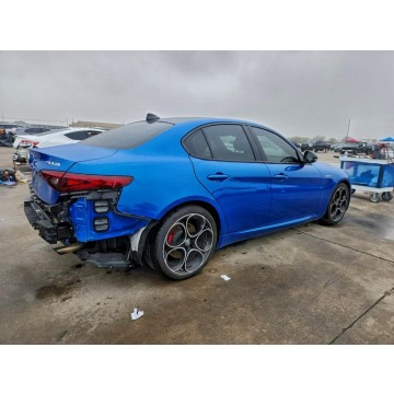 Alfa Romeo Giulia  Sedan/Limuzyna 2023,  2.0 benzyna, automat - Na sprzedaż za 65 000 zł - Tarnów - zdjęcie 4