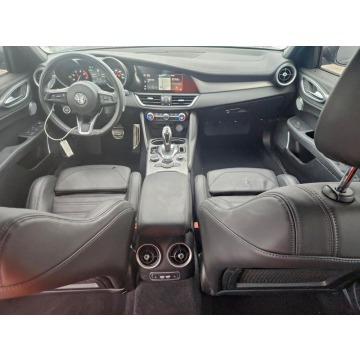 Alfa Romeo Giulia  Sedan/Limuzyna 2023,  2.0 benzyna, automat - Na sprzedaż za 65 000 zł - Tarnów - zdjęcie 8