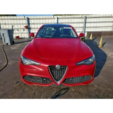 Alfa Romeo Giulia  Sedan/Limuzyna 2018,  2.0 benzyna, automat - Na sprzedaż za 29 000 zł - Tarnów - zdjęcie 2