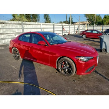 Alfa Romeo Giulia  Sedan/Limuzyna 2018,  2.0 benzyna, automat - Na sprzedaż za 29 000 zł - Tarnów - zdjęcie 1