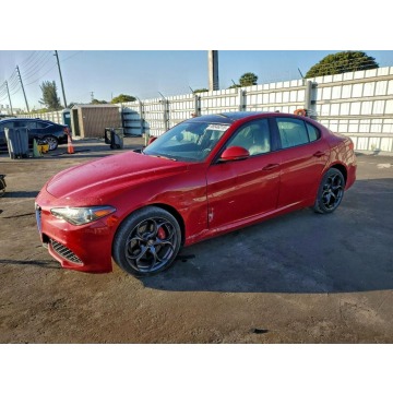 Alfa Romeo Giulia  Sedan/Limuzyna 2018,  2.0 benzyna, automat - Na sprzedaż za 29 000 zł - Tarnów - zdjęcie 3