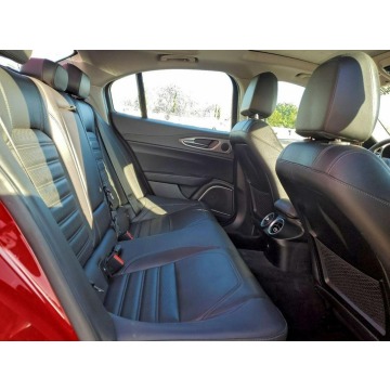 Alfa Romeo Giulia  Sedan/Limuzyna 2018,  2.0 benzyna, automat - Na sprzedaż za 29 000 zł - Tarnów - zdjęcie 10