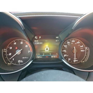 Alfa Romeo Giulia  Sedan/Limuzyna 2018,  2.0 benzyna, automat - Na sprzedaż za 29 000 zł - Tarnów - zdjęcie 9