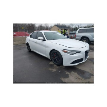 Alfa Romeo Giulia  Sedan/Limuzyna 2020,  2.0 benzyna, automat - Na sprzedaż za 30 000 zł - Tarnów - zdjęcie 3