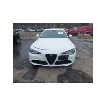 Alfa Romeo Giulia  Sedan/Limuzyna 2020,  2.0 benzyna, automat - Na sprzedaż za 30 000 zł - Tarnów - zdjęcie 2