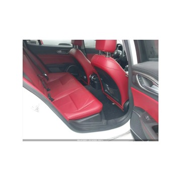 Alfa Romeo Giulia  Sedan/Limuzyna 2020,  2.0 benzyna, automat - Na sprzedaż za 30 000 zł - Tarnów - zdjęcie 11