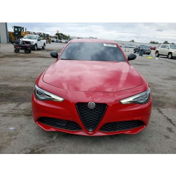 Alfa Romeo Giulia  Sedan/Limuzyna 2019,  2.0 benzyna, automat - Na sprzedaż za 30 000 zł - Tarnów - zdjęcie 2