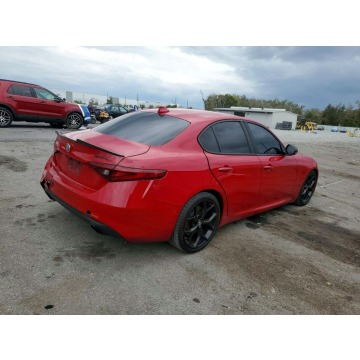 Alfa Romeo Giulia  Sedan/Limuzyna 2019,  2.0 benzyna, automat - Na sprzedaż za 30 000 zł - Tarnów - zdjęcie 4