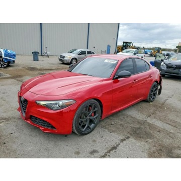 Alfa Romeo Giulia  Sedan/Limuzyna 2019,  2.0 benzyna, automat - Na sprzedaż za 30 000 zł - Tarnów - zdjęcie 3