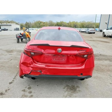 Alfa Romeo Giulia  Sedan/Limuzyna 2019,  2.0 benzyna, automat - Na sprzedaż za 30 000 zł - Tarnów - zdjęcie 6