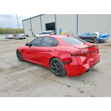 Alfa Romeo Giulia  Sedan/Limuzyna 2019,  2.0 benzyna, automat - Na sprzedaż za 30 000 zł - Tarnów - zdjęcie 5