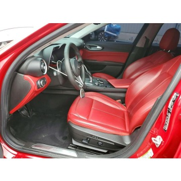 Alfa Romeo Giulia  Sedan/Limuzyna 2019,  2.0 benzyna, automat - Na sprzedaż za 30 000 zł - Tarnów - zdjęcie 7