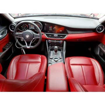 Alfa Romeo Giulia  Sedan/Limuzyna 2019,  2.0 benzyna, automat - Na sprzedaż za 30 000 zł - Tarnów - zdjęcie 8