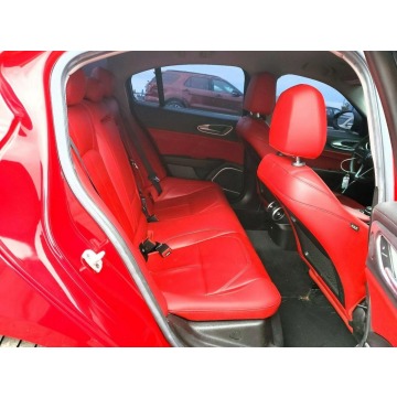Alfa Romeo Giulia  Sedan/Limuzyna 2019,  2.0 benzyna, automat - Na sprzedaż za 30 000 zł - Tarnów - zdjęcie 10