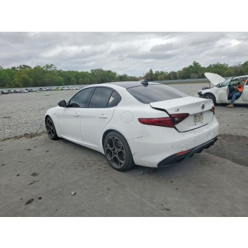 Alfa Romeo Giulia  Sedan/Limuzyna 2023,  2.0 benzyna, automat - Na sprzedaż za 54 000 zł - Tarnów - zdjęcie 5