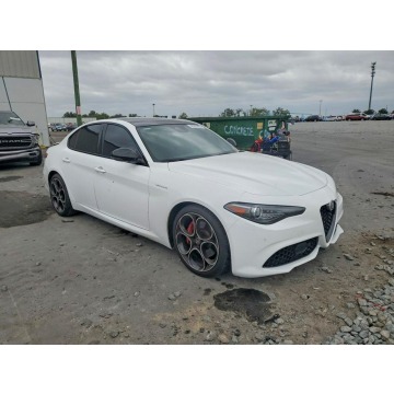 Alfa Romeo Giulia  Sedan/Limuzyna 2023,  2.0 benzyna, automat - Na sprzedaż za 54 000 zł - Tarnów - zdjęcie 2