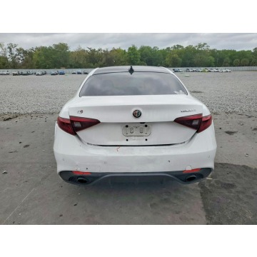 Alfa Romeo Giulia  Sedan/Limuzyna 2023,  2.0 benzyna, automat - Na sprzedaż za 54 000 zł - Tarnów - zdjęcie 6